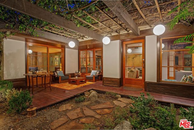 465 N Calle Rolph, Palm Springs CA: https://media.crmls.org/mediaz/1c0f148a-1dbc-4838-9856-af9c813db3f2.jpg