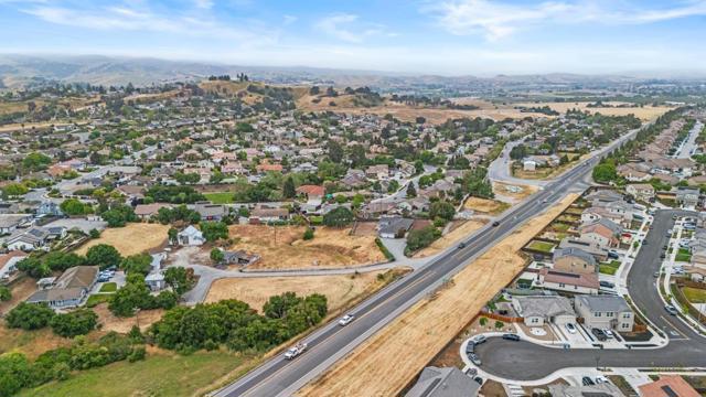 151 Tierra Del Sol, Hollister CA: https://media.crmls.org/mediaz/1c0f268f-f00e-4abe-9272-a238573f5806.jpg