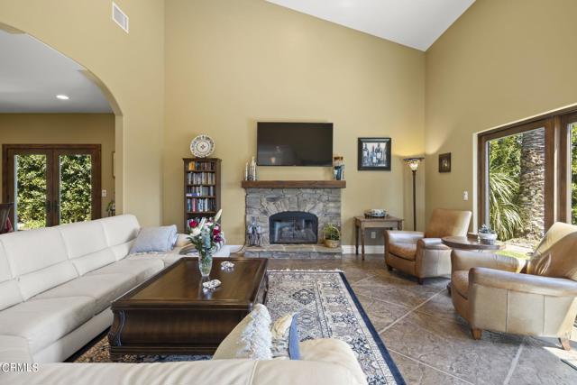 Detail Gallery Image 17 of 74 For 1006 Mesa Dr, Camarillo,  CA 93010 - 5 Beds | 4/1 Baths