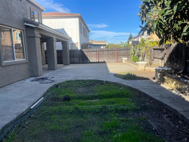 8747 Gessnger Dr, Elk Grove CA: https://media.crmls.org/mediaz/1c0fa456-6cc2-4669-80b6-9c5c08b82d44.jpg