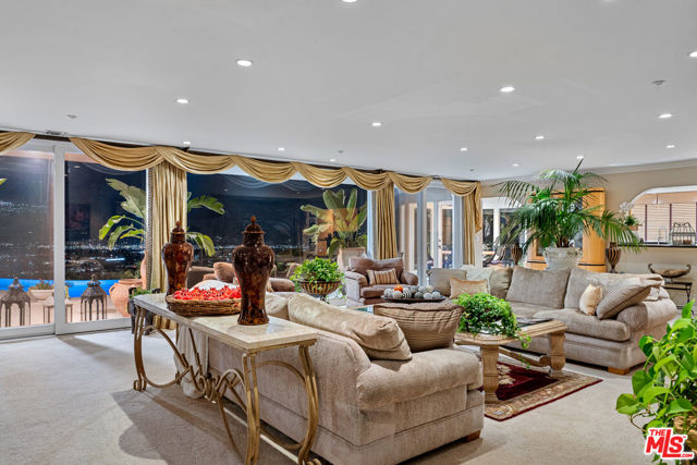 7833 Torreyson Drive, Los Angeles CA: https://media.crmls.org/mediaz/1c0fb35d-2ac8-4c68-ab3b-1c98f7ab4a7d.jpg