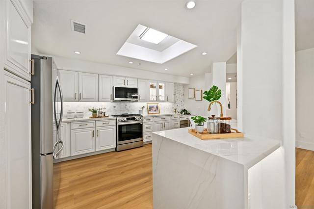 12370 Carmel Country Rd, San Diego CA: https://media.crmls.org/mediaz/1c101906-2639-4eb5-97d8-d6e9fe2eea64.jpg