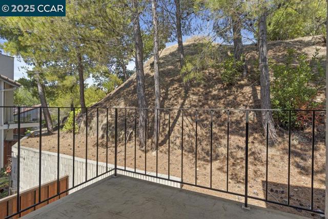 321 Via Cordova Ln, Martinez CA: https://media.crmls.org/mediaz/1c103d2d-b070-4bb5-850a-8af27869aea2.jpg