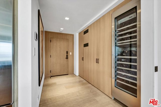 999 N Doheny Drive, West Hollywood CA: https://media.crmls.org/mediaz/1c104b32-737e-4453-bea3-03cc98879cf2.jpg