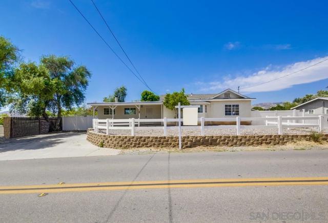 12224 Lemon Crest Drive, Lakeside CA: https://media.crmls.org/mediaz/1c108294-96de-4fa2-8553-4b69243755ed.jpg