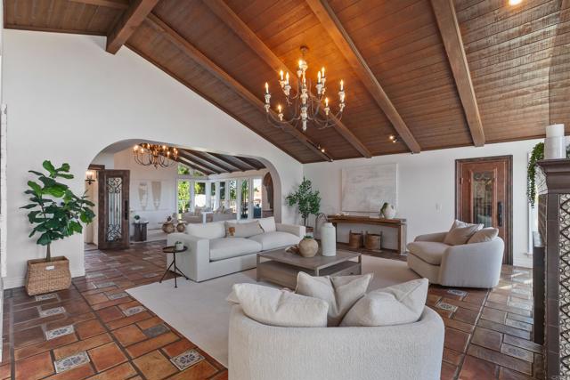 6817 Vianda Ct Court, Carlsbad CA: https://media.crmls.org/mediaz/1c10a324-c490-4230-b778-76434cbd98df.jpg