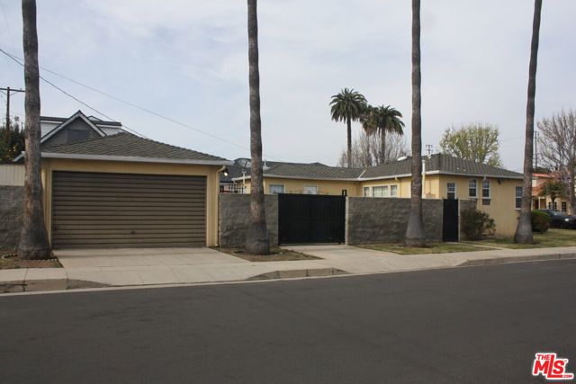 2561 Tilden Avenue, Los Angeles CA: https://media.crmls.org/mediaz/1c10d405-5129-47b1-ba30-9cd7793d72a3.jpg