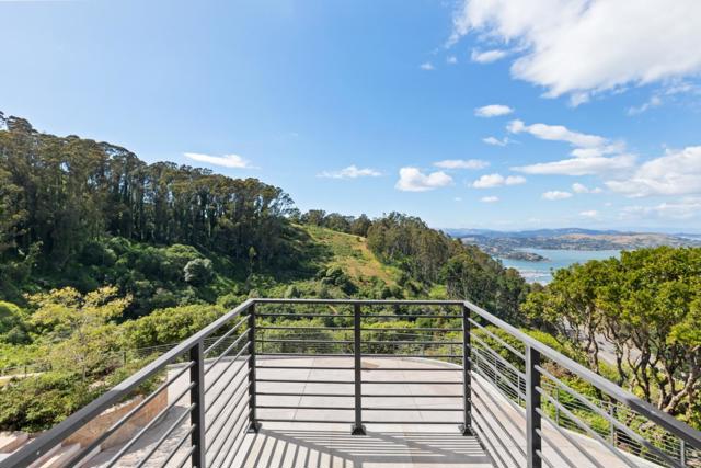 3 Wolfback Ridge Road, Sausalito CA: https://media.crmls.org/mediaz/1c10f95d-99f7-47db-9024-80d7dbdc3183.jpg