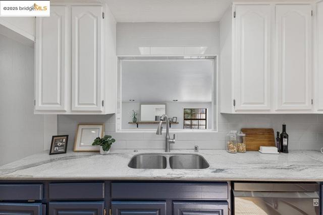 615 Manuel Dr, Novato CA: https://media.crmls.org/mediaz/1c11104f-c676-446c-848f-9125ed0b672b.jpg
