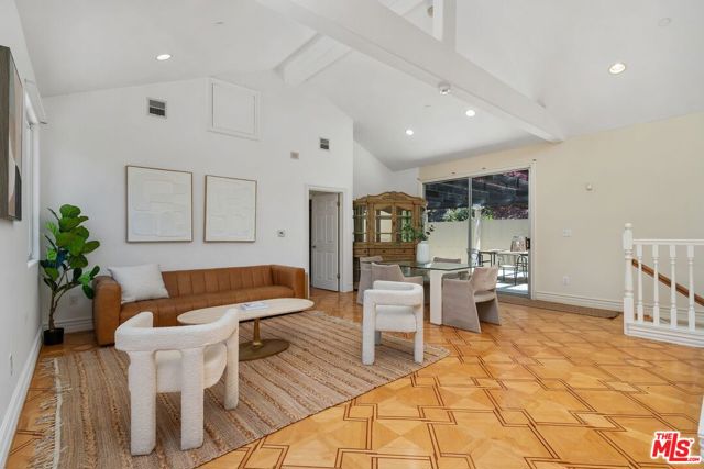 16980 Escalon Drive, Encino CA: https://media.crmls.org/mediaz/1c116ea4-f831-49c5-8654-3ee631ef4fb6.jpg