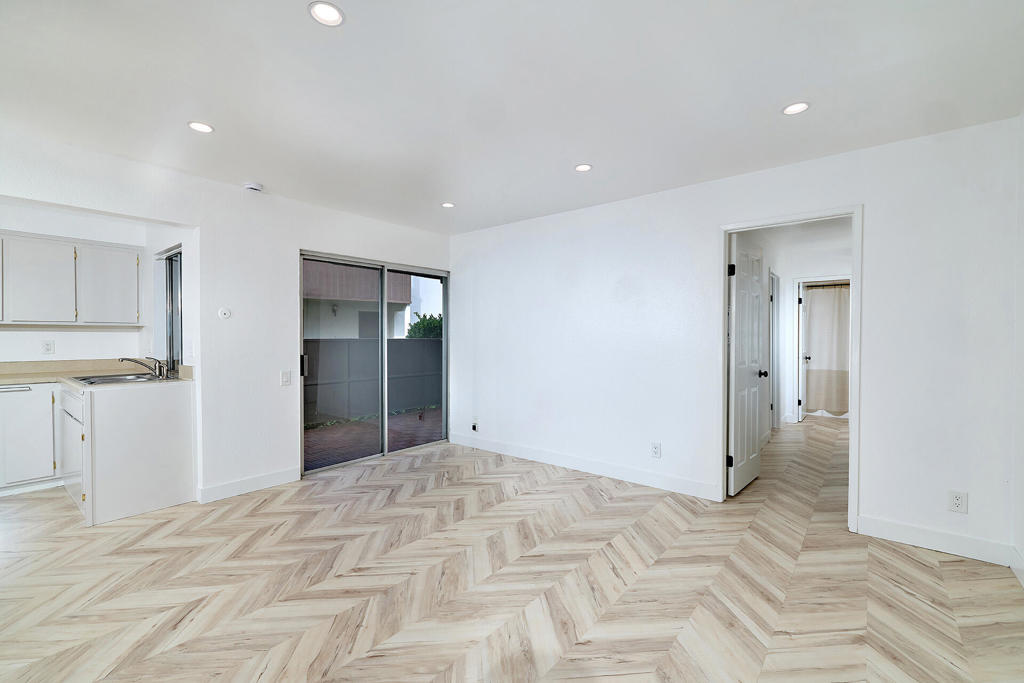 8015 Caminito De Pizza #E