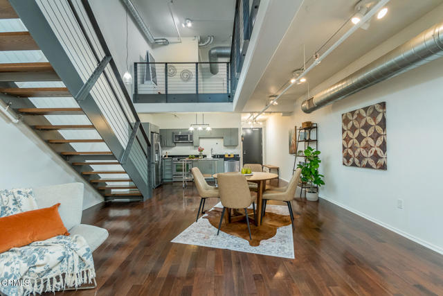 510 S Hewitt Street, Los Angeles CA: https://media.crmls.org/mediaz/1c11a1b4-3364-4c0a-89ae-dd7328a310d3.jpg