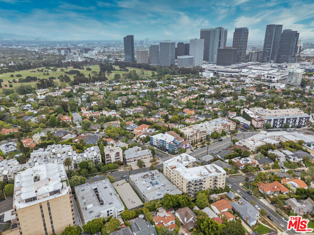 1357 1361 S Beverly Glen Boulevard, Los Angeles CA: https://media.crmls.org/mediaz/1c11a29d-545b-4b6b-8a42-987d927507a9.jpg