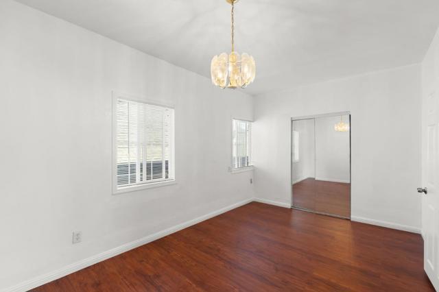 1049 55th Street, Emeryville CA: https://media.crmls.org/mediaz/1c11ffe4-6fbb-4026-a130-e55a87237c71.jpg