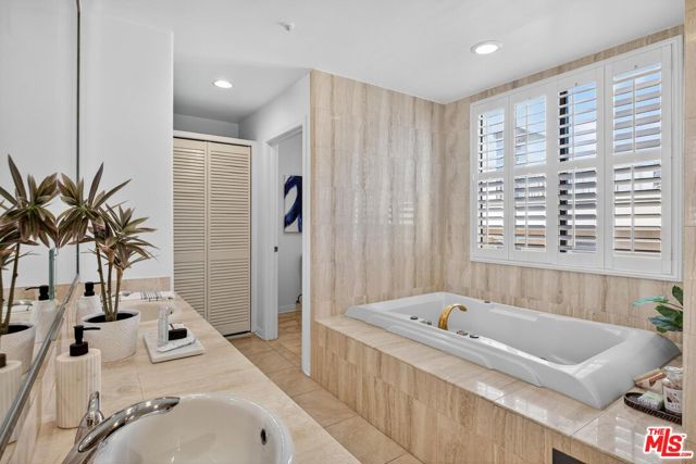 10307 Missouri Avenue, Los Angeles CA: https://media.crmls.org/mediaz/1c121275-eef1-4fee-aaea-0806abe472e5.jpg