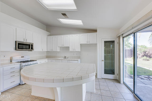 Detail Gallery Image 17 of 38 For 3819 Europa Ln, Bakersfield,  CA 93312 - 3 Beds | 2 Baths