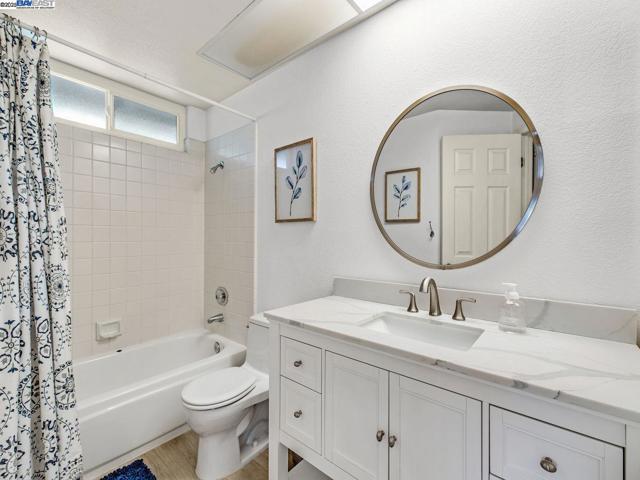 8043 Crossridge Rd, Dublin CA: https://media.crmls.org/mediaz/1c12c11d-d733-4046-86e8-d6ef0b2b465d.jpg