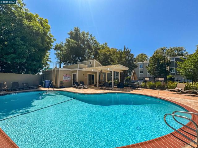 232 Jewel Terrace, Danville CA: https://media.crmls.org/mediaz/1c1318fa-341d-4bd7-af2f-c5f04b544d3e.jpg