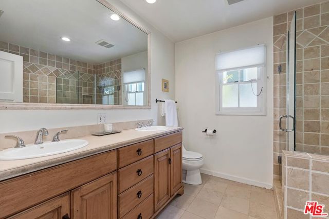 4219 Saugus Avenue, Sherman Oaks CA: https://media.crmls.org/mediaz/1c1387fd-b30f-42ee-806f-985795a64049.jpg