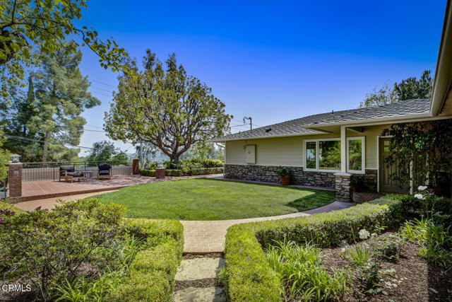 5109 Redwillow Lane, La Canada Flintridge CA: https://media.crmls.org/mediaz/1c13fbda-4410-4358-9555-db728cb2a6a1.jpg