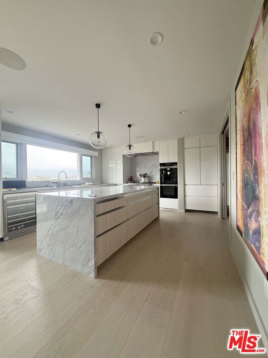 13778 Raywood Drive, Los Angeles CA: https://media.crmls.org/mediaz/1c14057c-840d-4067-9300-7254b9ed2148.jpg