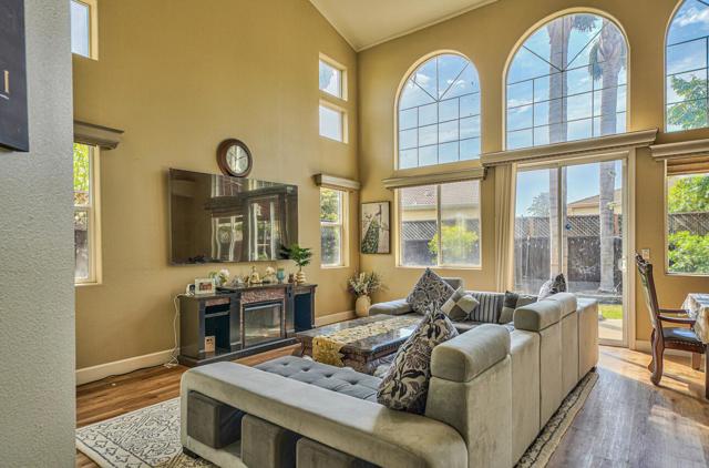 Image 4 of 35 For 9740 Linnet Court