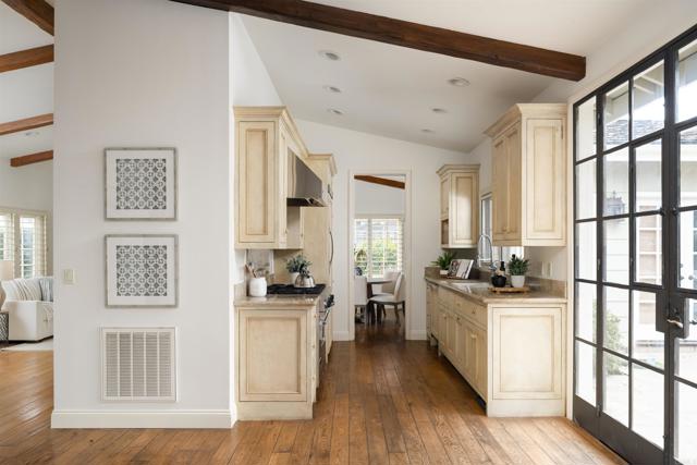 8031 La Jolla Shores Drive, La Jolla CA: https://media.crmls.org/mediaz/1c143b5a-e7b2-48cb-8263-6ba928d2c7a0.jpg