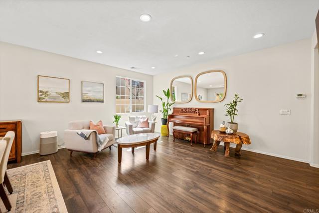 Detail Gallery Image 4 of 27 For 516 Moonlight Dr, San Marcos,  CA 92069 - 3 Beds | 2/1 Baths
