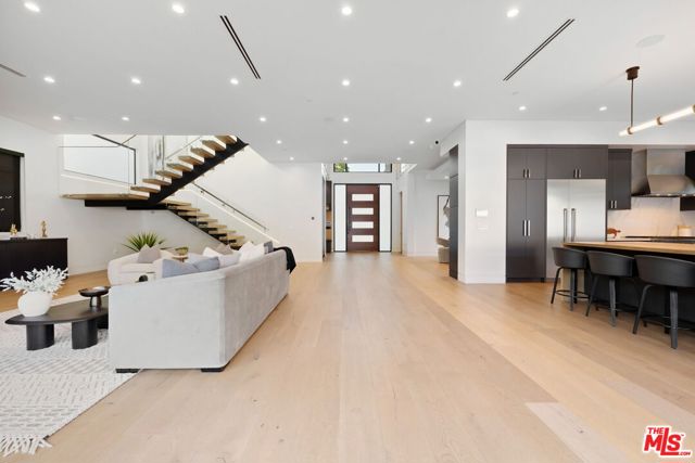 14812 Morrison Street, Sherman Oaks CA: https://media.crmls.org/mediaz/1c14dc6c-6e6a-4a5f-ada1-b3465bd304ab.jpg