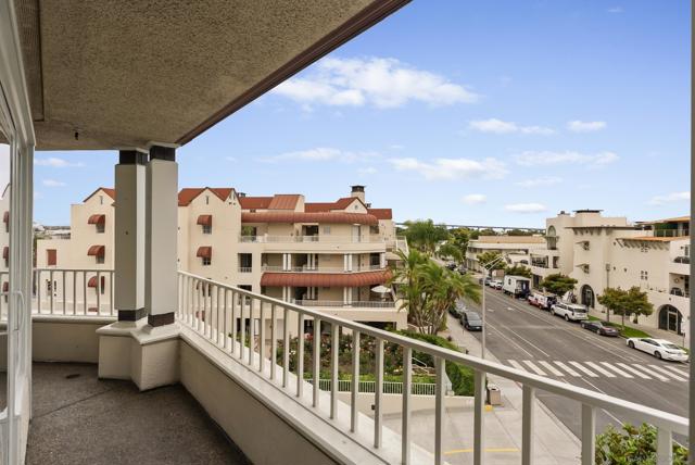 1101 1st Street, Coronado CA: https://media.crmls.org/mediaz/1c153c41-c12d-4d16-9d5e-f926a1a538ab.jpg