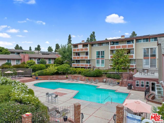 6505 GREEN VALLEY Circle, Culver City, California 90230, 2 Bedrooms Bedrooms, ,2 BathroomsBathrooms,Condominium,For Sale,GREEN VALLEY,24422901