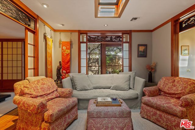 465 N Calle Rolph, Palm Springs CA: https://media.crmls.org/mediaz/1c159dfb-c107-4f92-87f8-6797baded298.jpg