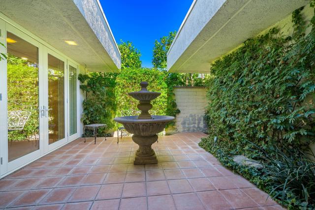 4 Dartmouth Drive, Rancho Mirage CA: https://media.crmls.org/mediaz/1c15a37a-5e91-422f-973f-63b43a4b6d2c.jpg