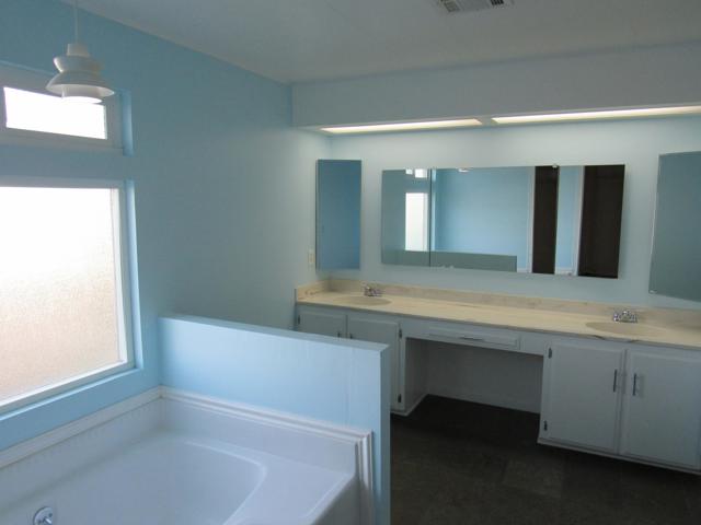 191 Figuaro Drive, Palm Springs CA: https://media.crmls.org/mediaz/1c165ea4-512e-4a96-a110-a188328cef7f.jpg