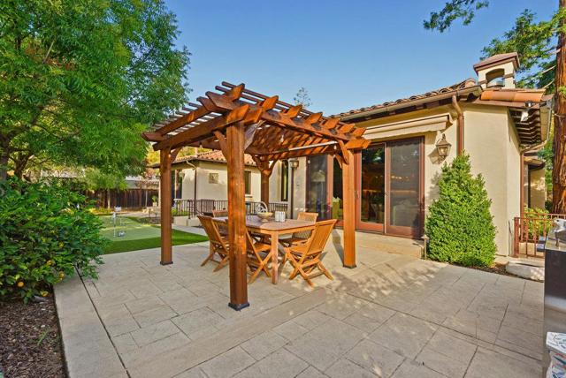 484 Cherry Avenue, Los Altos CA: https://media.crmls.org/mediaz/1c166480-9856-4aac-b4d8-c0c24bdfd0db.jpg