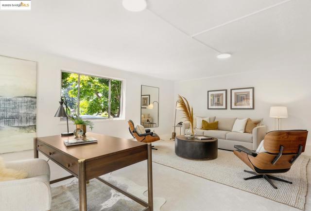 6753 Manor Crest, Oakland CA: https://media.crmls.org/mediaz/1c166fb7-04ec-4da2-acd6-d7088196368d.jpg