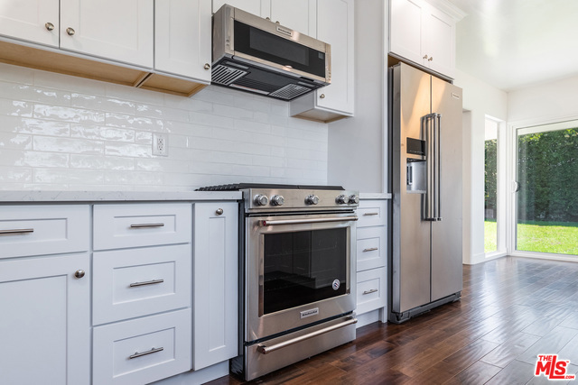 5412 S HOLT Avenue, Los Angeles CA: https://media.crmls.org/mediaz/1c1677c1-b7f8-4bb0-a6ff-5d63a8216edd.jpg