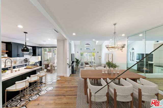 6477 Zuma View Place, Malibu CA: https://media.crmls.org/mediaz/1c16bd29-81c7-488a-82f4-3117bf8086af.jpg