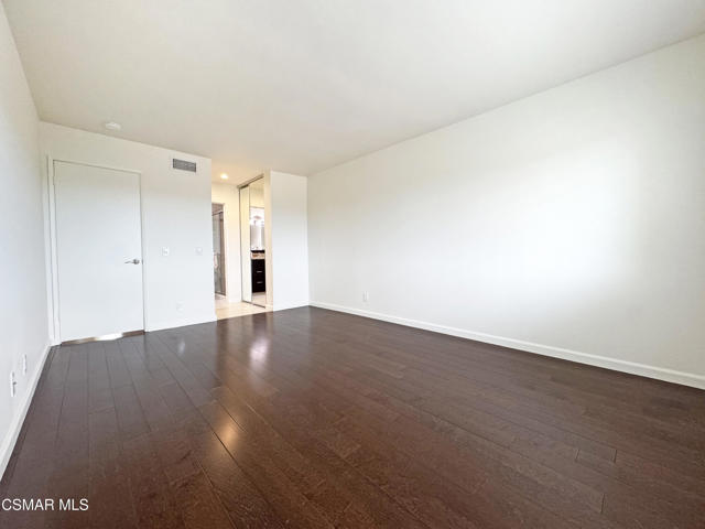 607 Valley Oak Lane, Newbury Park CA: https://media.crmls.org/mediaz/1c16ef5d-89d2-43dd-8f12-5ad820ffca7c.jpg