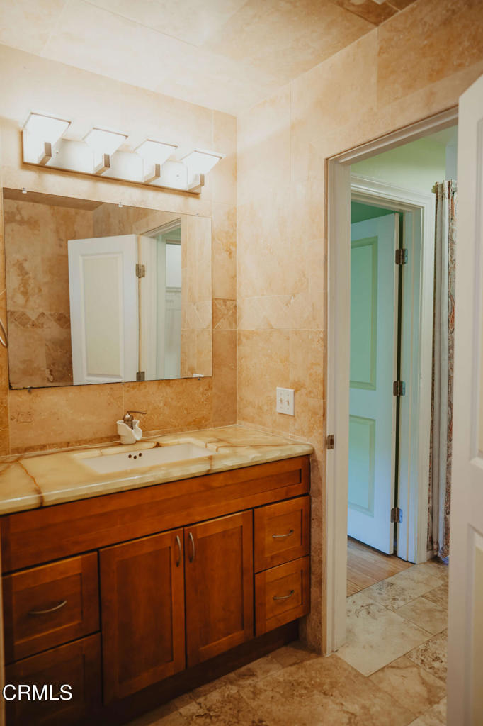 https://media.crmls.org/mediaz/1c171869-cb8b-4a9f-8c8f-034d6df807f3.jpg?preset=X-Large
