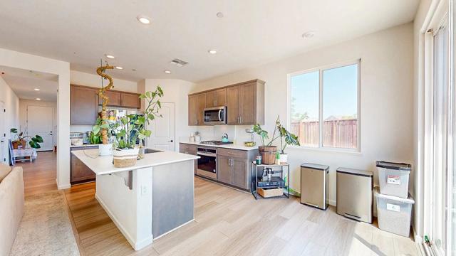 677 Sacramento Way, Hollister CA: https://media.crmls.org/mediaz/1c172c2e-62a1-43df-a9cc-5c7cffd8b9cb.jpg