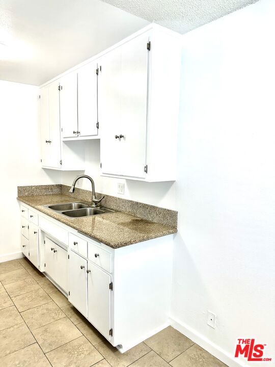 4115 W Century Boulevard, Inglewood CA: https://media.crmls.org/mediaz/1c1730f6-5abe-4385-868e-c0d4e861a69d.jpg