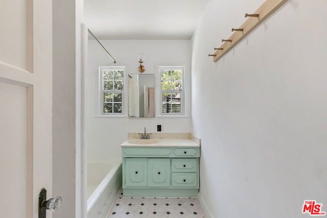 11320 Alethea Drive, Sunland CA: https://media.crmls.org/mediaz/1c175ec7-c65f-4f6f-a43e-e96ba72fce2f.jpg