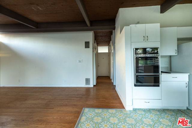 11133 Rose Avenue, Los Angeles CA: https://media.crmls.org/mediaz/1c178abf-2c43-4822-8acb-c69eff768b87.jpg