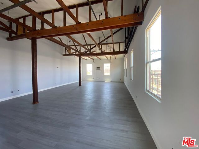 726 S Santa Fe Avenue, Los Angeles CA: https://media.crmls.org/mediaz/1c180052-3ed4-4254-9582-3b977bc75785.jpg