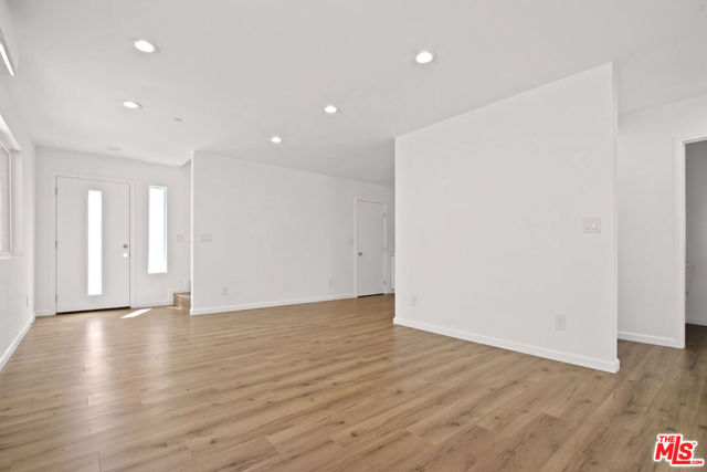 649 1/2 W 92nd Street, Los Angeles CA: https://media.crmls.org/mediaz/1c18317c-3b8a-45a0-bac3-c2220dfcf77b.jpg