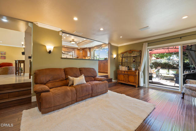22671 Cheryl Way, Lake Forest CA: https://media.crmls.org/mediaz/1c184809-0aa8-48f0-a706-53c96850a23a.jpg