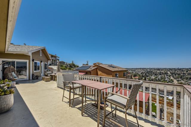 9180 Tokaj Ln, Spring Valley CA: https://media.crmls.org/mediaz/1c186a32-101b-4766-a9dd-75e970b962bf.jpg