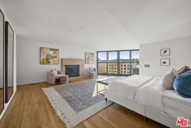 2980 Hollyridge Drive, Los Angeles CA: https://media.crmls.org/mediaz/1c18a933-5325-42e4-9525-4c8fdf4d71a1.jpg