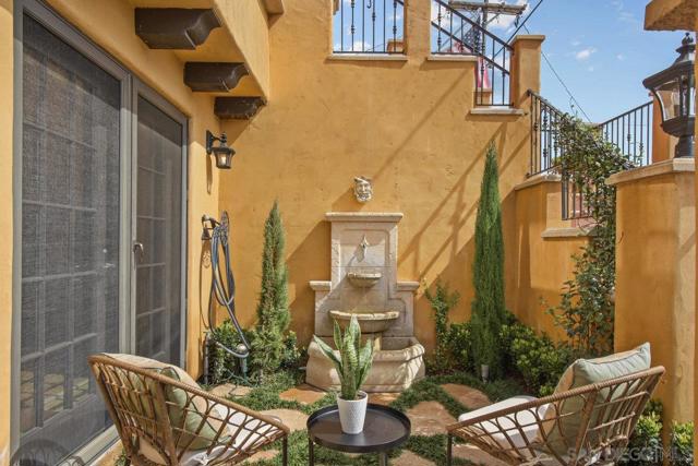 1250 Willow St, San Diego CA: https://media.crmls.org/mediaz/1c18fb7c-e3a9-4373-9f1d-1e81d79ad907.jpg